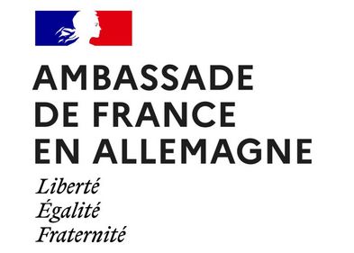 Logo der französischen Botschaft in Deutschland mit stilisierter Marianne im Profil in der Tricolore. 